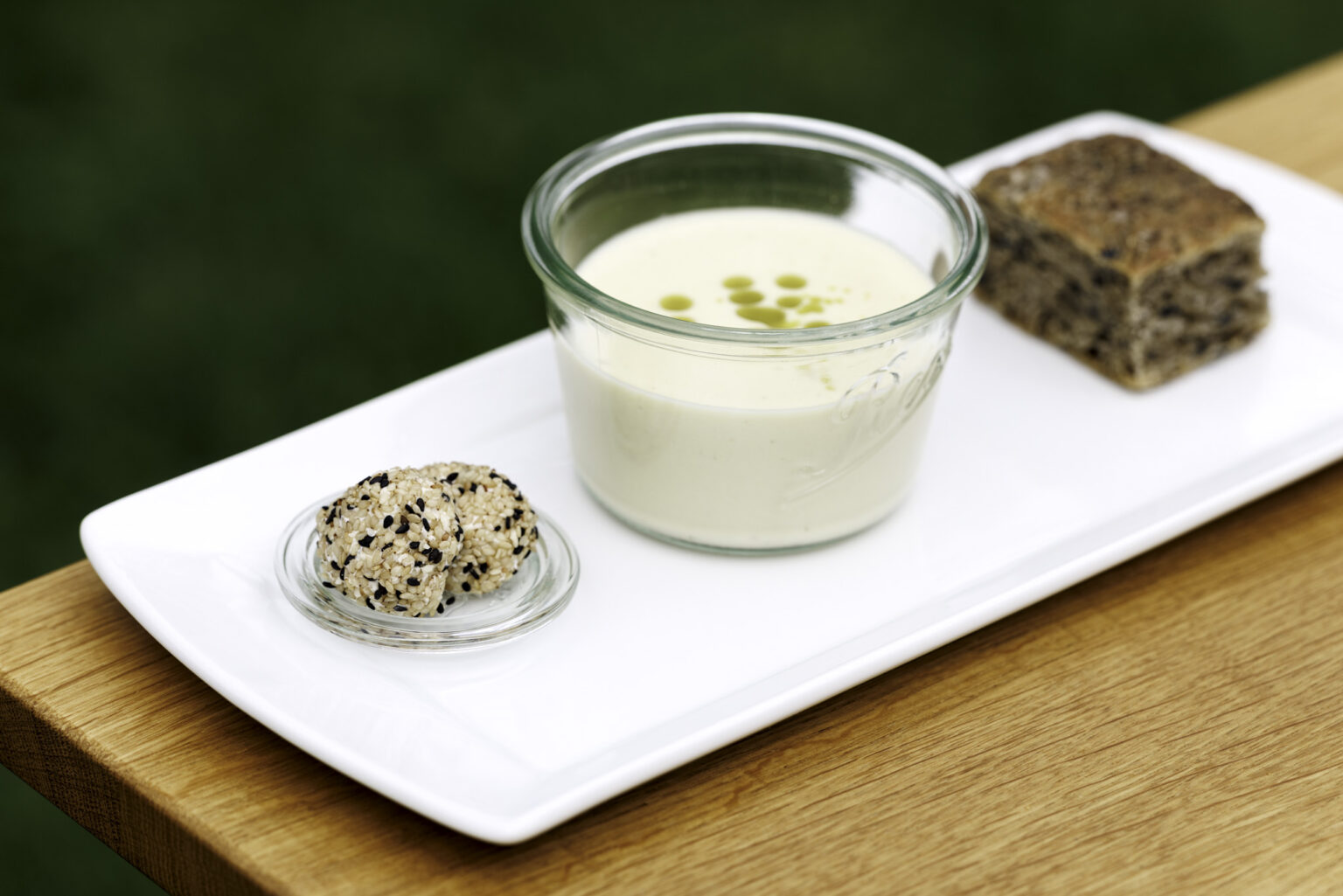 BIEL BIENNE - 16APR25 - Le p’tit Schluck Buvette im alten Pfoertnerhaus im Stadtpark Biel.

Maria’s Haerdoepfu-Cremesuppe 
Mit Majoran-Oel & Trueffel-Frischkaese-Praline 

https://leptitschluck.ch

Betrieben wird die Buvette von der Residenz Au Lac. In enger Zusammenarbeit mit dem Jugendkulturhaus X-Project werden generationenverbindende, soziokulturelle Veranstaltungen organisiert.

Residenz Au Lac Tel. 032 328 29 30 info@residenz-au-lac.ch

X-Project Tel. 077 486 41 08 office@x-project.ch

Biel Bienne, Mittwoch 16. April 2025

© SEVERIN NOWACKI Fotograf BR Postfach CH-3001 Bern Switzerland +41 79 761 33 46 PC 30-455681-8 info@nowacki.ch www.nowacki.ch
